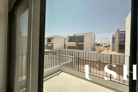 Al Furjan, Dubai, UAE의 임대용 빌라 침실 4개, 519제곱미터 번호 621121 - 사진 15