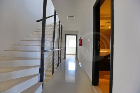 Al Reef, Abu Dhabi, UAE의 임대용 빌라 침실 3개, 225.2제곱미터 번호 410410 - 사진 6