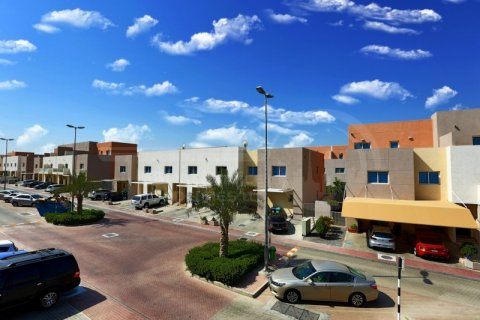 Al Reef, Abu Dhabi, UAE의 임대용 빌라 침실 3개, 225.2제곱미터 번호 410410 - 사진 1