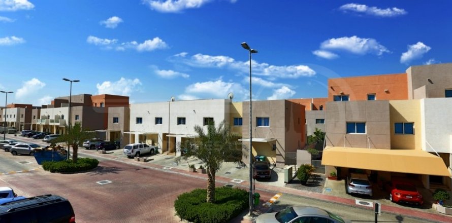 Al Reef, Abu Dhabi, UAE의 빌라 침실 3개, 225.2제곱미터 번호 410410