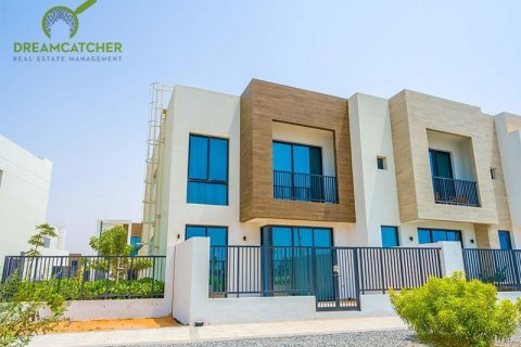 Řadový dům v Mina Al Arab, Ras Al Khaimah, SAE 3 ložnice, 222.3 m² Č.: 588747