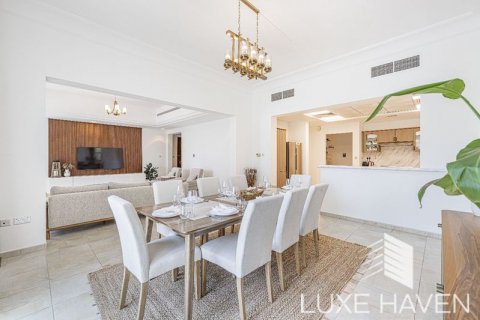 Villa in affitto a Dubai Sports City, Dubai, EAU 6 camere da letto, 623.29 mq. № 379793 - foto 4
