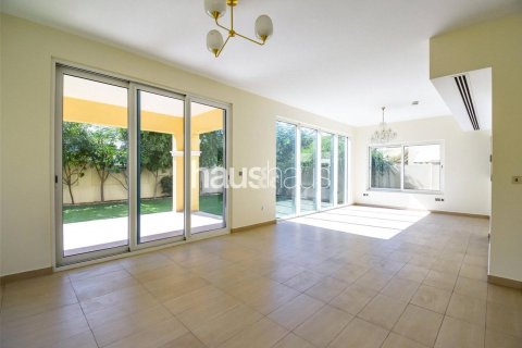 Vilë në Jumeirah Park, Dubai, Emiratet e Bashkuara Arabe 4 dhoma gjumi, 386 m2. № 626432 - Foto 2