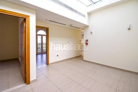 Vilë në Jumeirah Park, Dubai, Emiratet e Bashkuara Arabe 4 dhoma gjumi, 386 m2. № 626432 - Foto 6