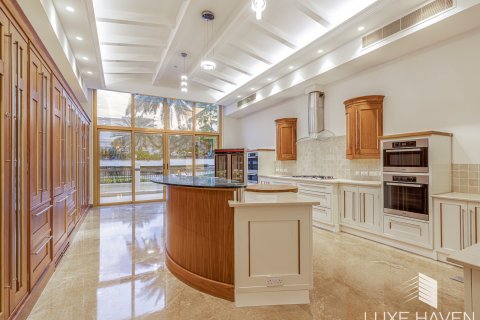 Villa en venta en Emirates Hills, Dubai, EAU 6 dormitorios, 2064.03 m2 № 410844 - foto 13