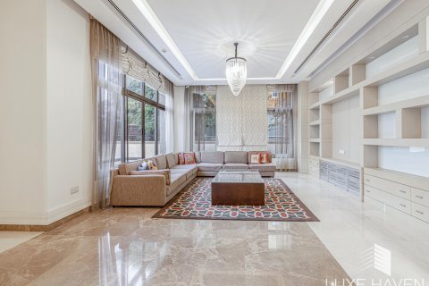 Villa en venta en Emirates Hills, Dubai, EAU 6 dormitorios, 2064.03 m2 № 410844 - foto 24