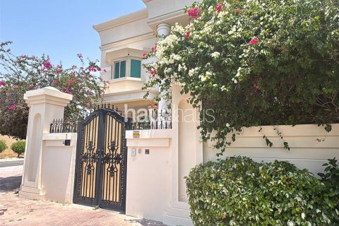Villa à vendre à  Umm Suqeim, Dubai, EAU 5 chambres, 513 m2 № 625687 - photo 11
