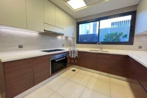 Huvila Yas Island, Abu Dhabi, Arabiemiraatit 5 makuuhuonetta, 634.5 m2 № 540785 - kuva 16
