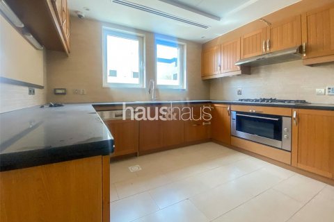 Villa in Jumeirah Park, Dubai, UAE 3 bedrooms, 325 sq.m. № 626436 - photo 4