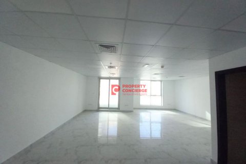Office in Jumeirah Lake Towers, Dubai, UAE 72 sq.m. № 402511 - photo 10