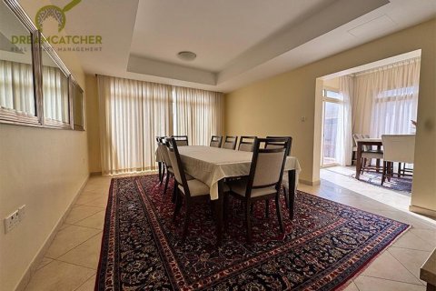 Снять в аренду виллу в Al Hamra Village, Рас-эль-Хайма, ОАЭ 5 спален, 1207.7м2, № 588805 - фото 10