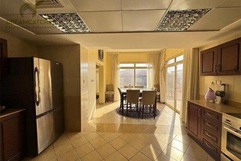 Снять в аренду виллу в Al Hamra Village, Рас-эль-Хайма, ОАЭ 5 спален, 1207.7м2, № 588805 - фото 9