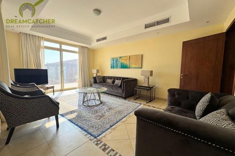 Снять в аренду виллу в Al Hamra Village, Рас-эль-Хайма, ОАЭ 5 спален, 1207.7м2, № 588805 - фото 7