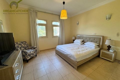 Снять в аренду виллу в Al Hamra Village, Рас-эль-Хайма, ОАЭ 5 спален, 1207.7м2, № 588805 - фото 15