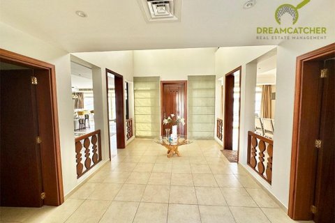 Villa para arrendamento em Al Hamra Village, Ras Al Khaimah, EAU 5 quartos, 929 m2 № 588808 - foto 4