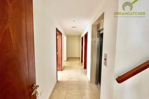 Villa para arrendamento em Al Hamra Village, Ras Al Khaimah, EAU 5 quartos, 929 m2 № 588808 - foto 10