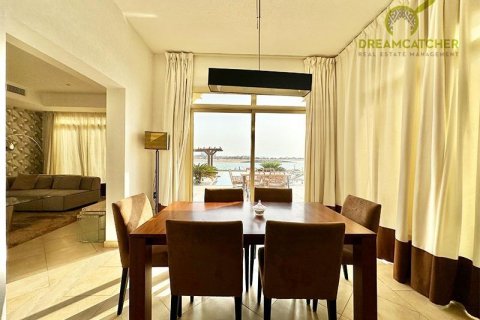 Villa para arrendamento em Al Hamra Village, Ras Al Khaimah, EAU 5 quartos, 929 m2 № 588808 - foto 26