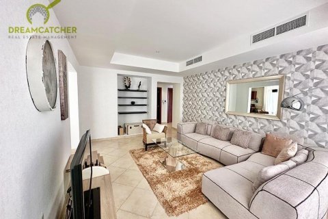 Villa para arrendamento em Al Hamra Village, Ras Al Khaimah, EAU 5 quartos, 929 m2 № 588808 - foto 3