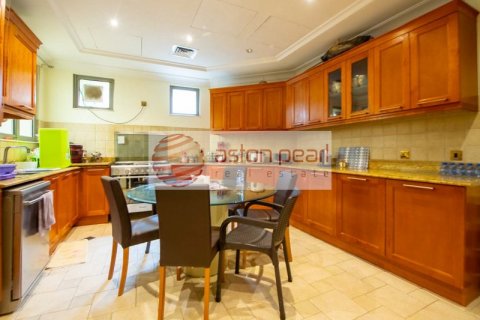 Villa in Palm Jumeirah, Dubai, UAE 5 bedrooms, 483.10 sq.m. № 348239 - photo 22