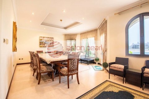 Villa in Palm Jumeirah, Dubai, UAE 5 bedrooms, 483.10 sq.m. № 348239 - photo 23