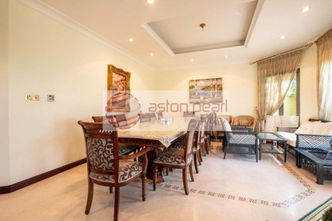 Villa in Palm Jumeirah, Dubai, UAE 5 bedrooms, 483.10 sq.m. № 348239 - photo 21
