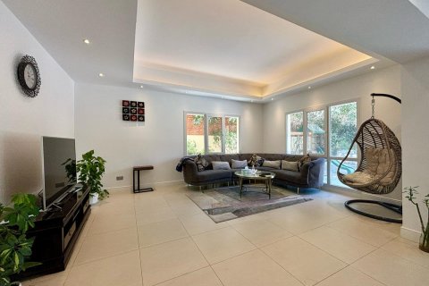 וילה להשכרה ב Meadows, Dubai, איחוד האמירויות  4 חדרי שינה, 540 מ"ר, מספר 619372 - תמונה 9