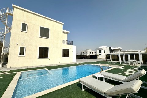 阿联酋 Dubai Nadd Al Sheba 别墅  5 卧, 1350 平方米 , 编号 550461