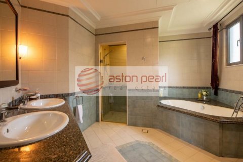 Villa in Palm Jumeirah, Dubai, UAE 5 bedrooms, 483.10 sq.m. № 348239 - photo 9