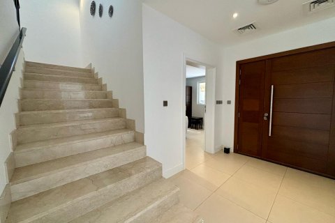 Dubai, BAE’de kiralık villa 4 yatak odası, 540 m&sup2; No 617454 - fotoğraf 12
