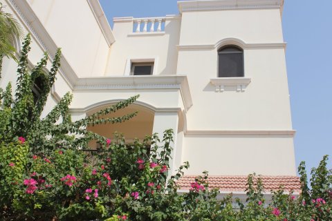 Σπίτι σε Al Hamra Village, Ras Al Khaimah, ΗΑΕ 4 υπνοδωμάτια, 253 τ.μ. Αρ. 752235 - φωτογραφία 2