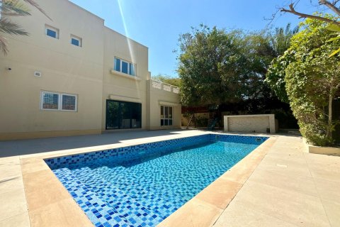 וילה להשכרה ב Meadows, Dubai, איחוד האמירויות  4 חדרי שינה, 540 מ"ר, מספר 619372 - תמונה 2