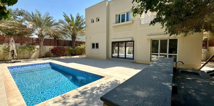 וילה ב Meadows, Dubai, איחוד האמירויות 4 חדרי שינה, 540 מ"ר מספר 619372