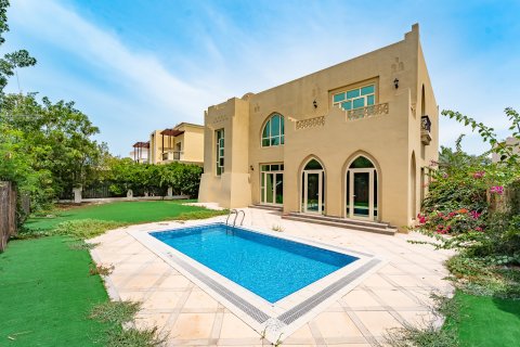Villa til salg i Jumeirah Islands, Dubai, UAE 4 soveværelser, 497 kvm № 734116 - foto 1