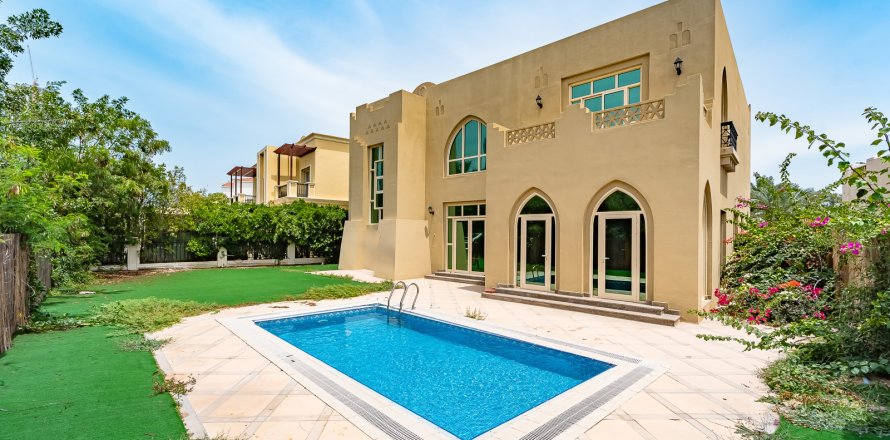 Villa i Jumeirah Islands, Dubai, UAE 4 soveværelser, 497 kvm № 734116