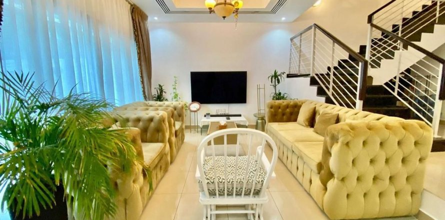 Townhouse în Dubai, EAU 4 dormitoare, 2913 mp.  №735326