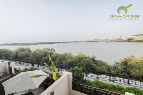 Vilë në Mina Al Arab, Ras Al Khaimah, Emiratet e Bashkuara Arabe 3 dhoma gjumi, 230.1 m2. № 489005