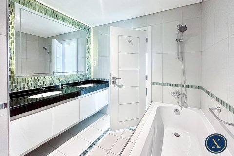 Пәтер Дубай Марина, БАӘ-да 2 жатын бөлмелер, 121 м² № 628175 - фото 12