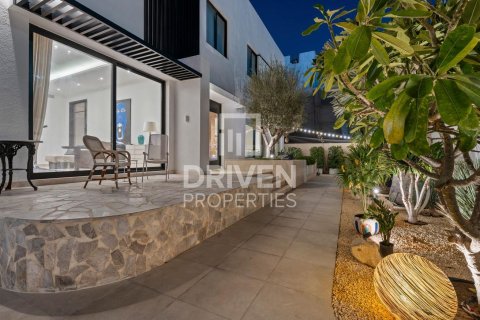 Villa itt: Umm Suqeim, Dubai, EAE, 7 hálószoba, 150.04 m², azonosító: 765493 - fénykép 24