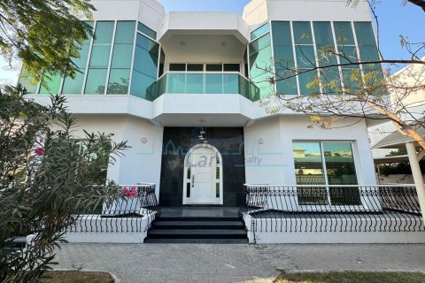 Umm Suqeim, Dubai, UAE의 임대용 빌라 침실 5개, 465제곱미터 번호 662071 - 사진 18