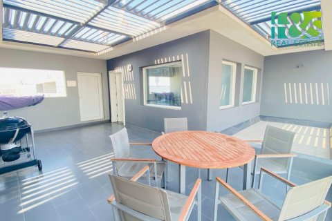 Βίλα σε Al Jazirah Al Hamra, Ras Al Khaimah, ΗΑΕ 3 υπνοδωμάτια, 260.1 τ.μ. Αρ. 457860 - φωτογραφία 2