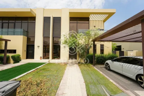 Kaupunkipientalo Dubai, Arabiemiraatit 3 makuuhuonetta, 253 m2 № 713970