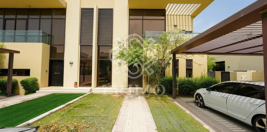 Shtëpi në qytet në Dubai, Emiratet e Bashkuara Arabe 3 dhoma gjumi, 253 m2. № 713970