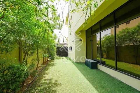 Shtëpi në qytet në Dubai, Emiratet e Bashkuara Arabe 3 dhoma gjumi, 253 m2. № 713970 - Foto 3