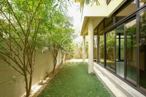 Shtëpi në qytet në Dubai, Emiratet e Bashkuara Arabe 3 dhoma gjumi, 253 m2. № 713970 - Foto 5