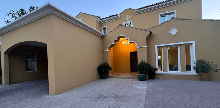 Villa asukohaga Arabian Ranches, Dubai, AÜE: 4 magamistoaga, 955 m² Nr 697287