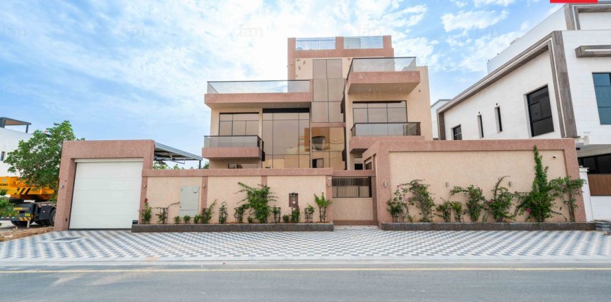Vilë në Dubai, Emiratet e Bashkuara Arabe 6 dhoma gjumi, 474.3 m2. № 703775