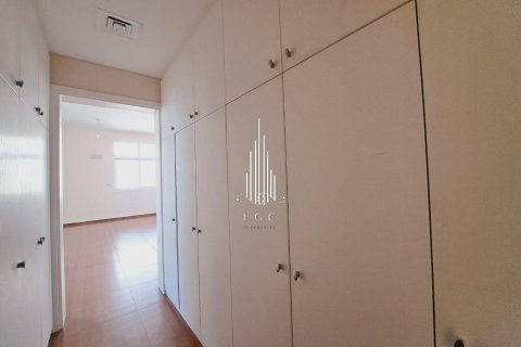 Vilă de închiriat în Khalifa City, Abu Dhabi, EAU 5 dormitoare, 910.4 mp. №507019 - poză 21
