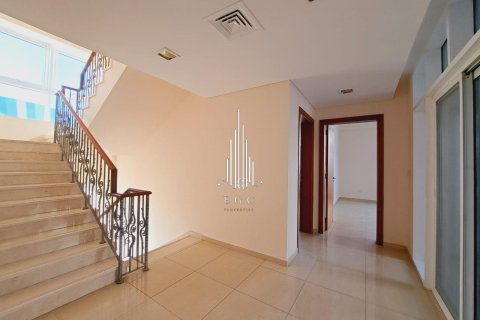Vilă de închiriat în Khalifa City, Abu Dhabi, EAU 5 dormitoare, 910.4 mp. №507019 - poză 26