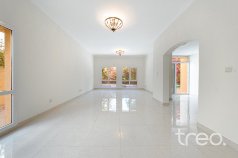 Vila u Meadows, Dubai, UAE 4 spavaćih soba, 332.41 m2 Br. 733077 - fotografija 6