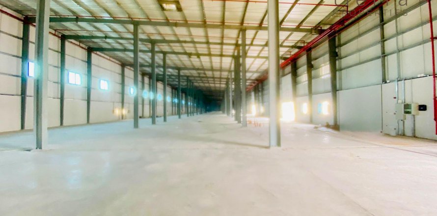 Magacin u Al Quoz, Dubai, UAE 724.9 m2 Br. 478885